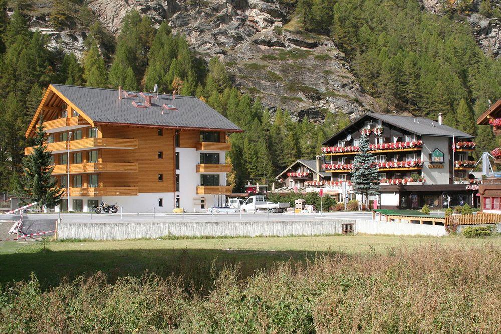 Typically Swiss Hotel Taescherhof Exterior photo
