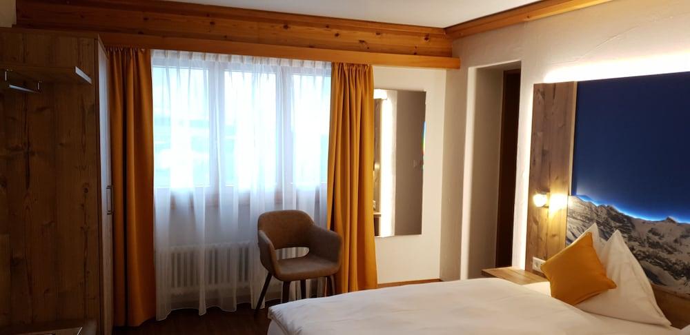 Typically Swiss Hotel Taescherhof Exterior photo