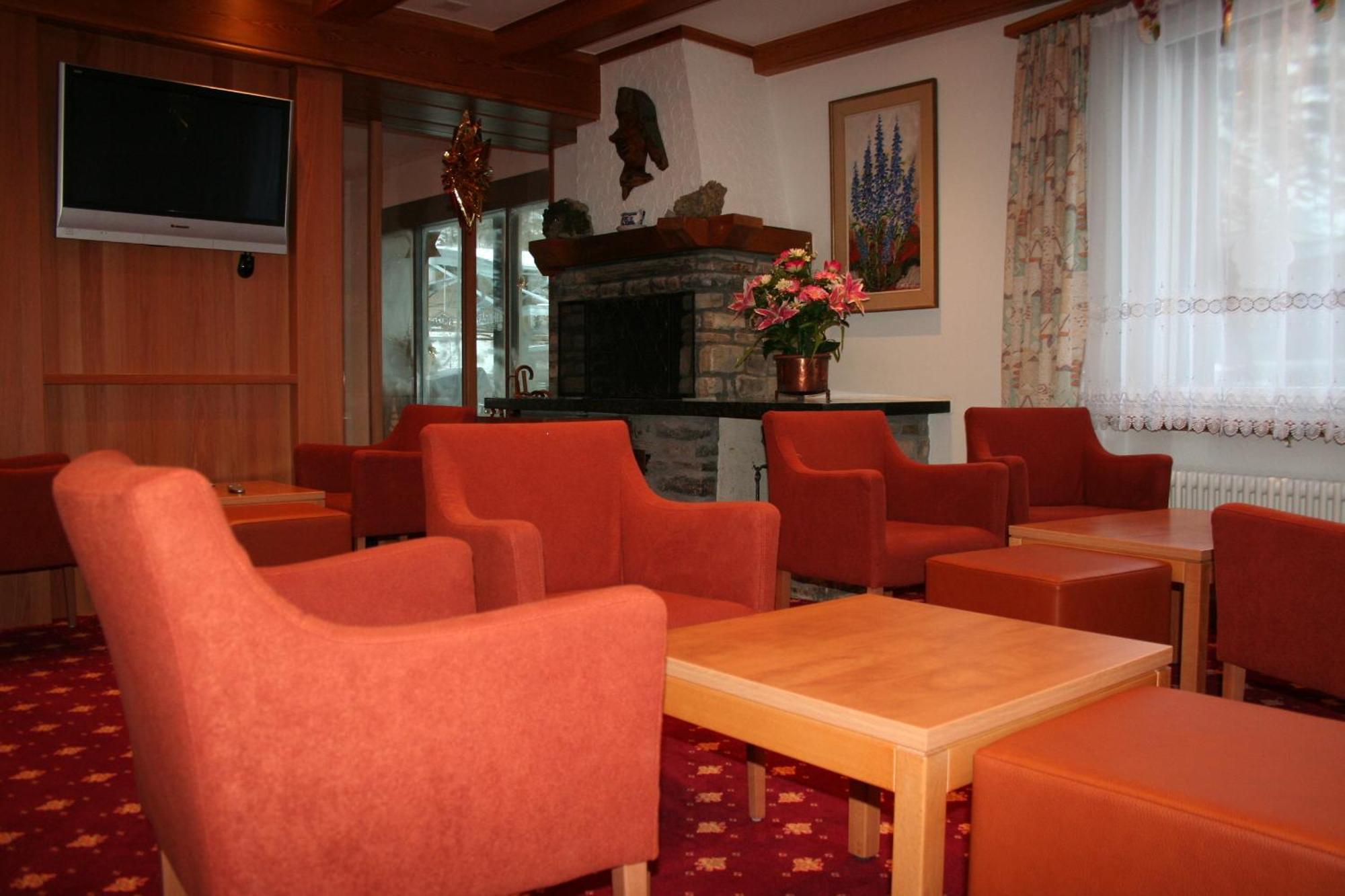Typically Swiss Hotel Taescherhof Exterior photo