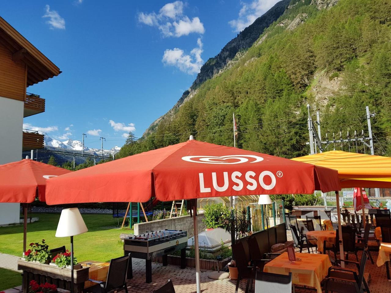 Typically Swiss Hotel Taescherhof Exterior photo