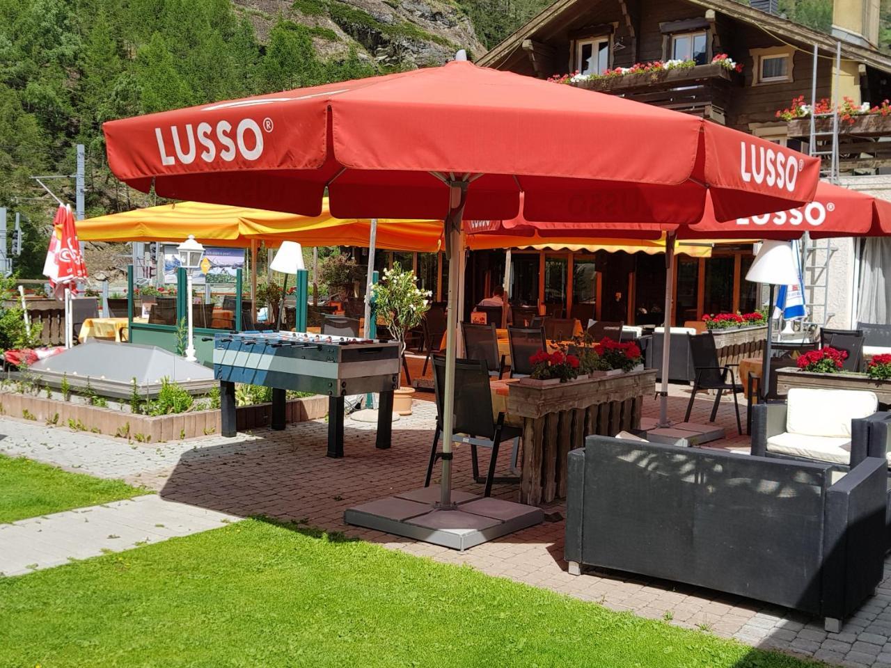 Typically Swiss Hotel Taescherhof Exterior photo
